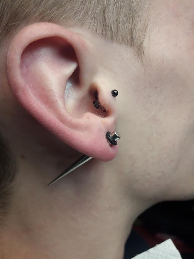 piercing par Dermogenese Tattoo piercing par Dermogenese Tattoo