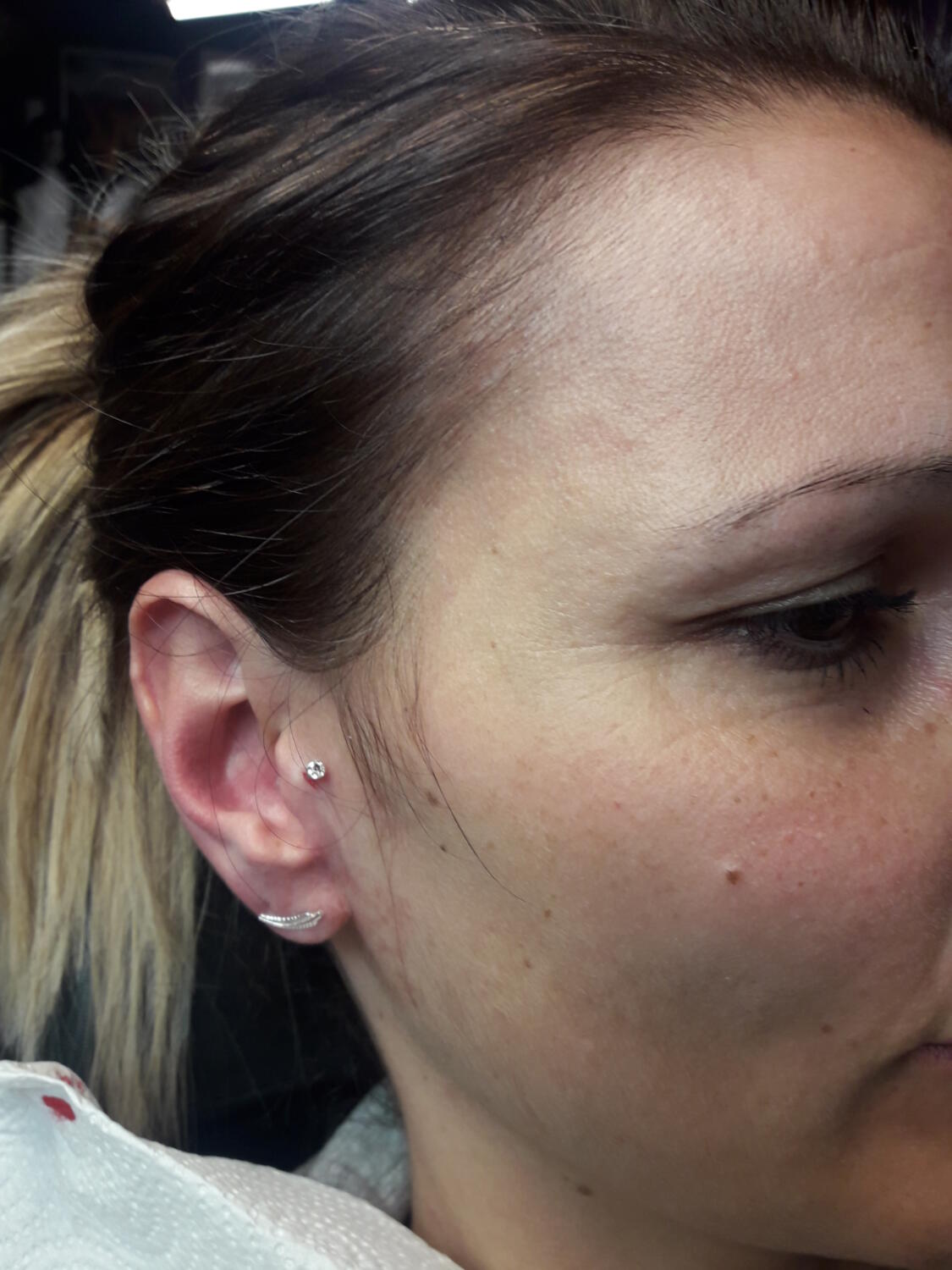 piercing tragus par Dermogenese Tattoo piercing tragus par Dermogenese Tattoo