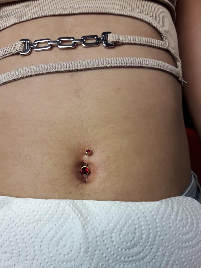 piercing nombril par Dermogenese Tattoo piercing nombril par Dermogenese Tattoo