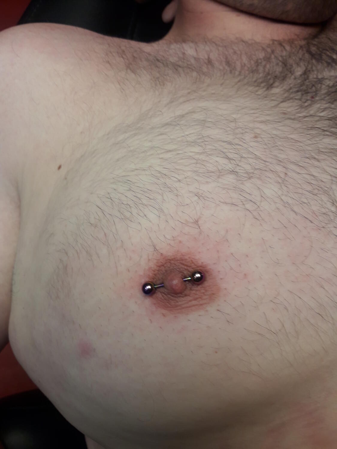 piercing au téton par Dermogenese Tattoo piercing au téton par Dermogenese Tattoo