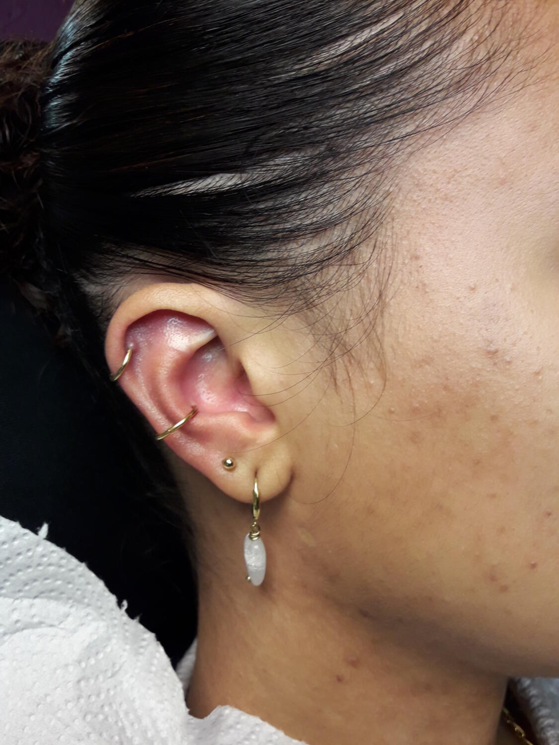 piercing lobe premier et deuxième trou, conch et helix par Dermogenese Tattoo piercing lobe premier et deuxième trou, conch et helix par Dermogenese Tattoo
