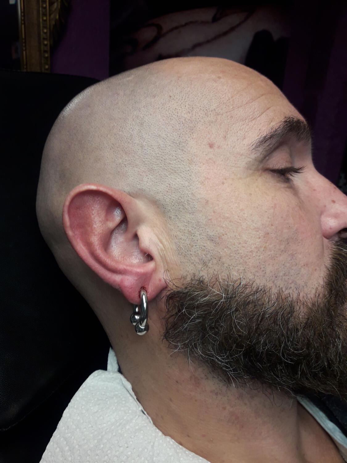Piercing au lobe en 6mm par Dermogenese Tattoo Piercing au lobe en 6mm par Dermogenese Tattoo