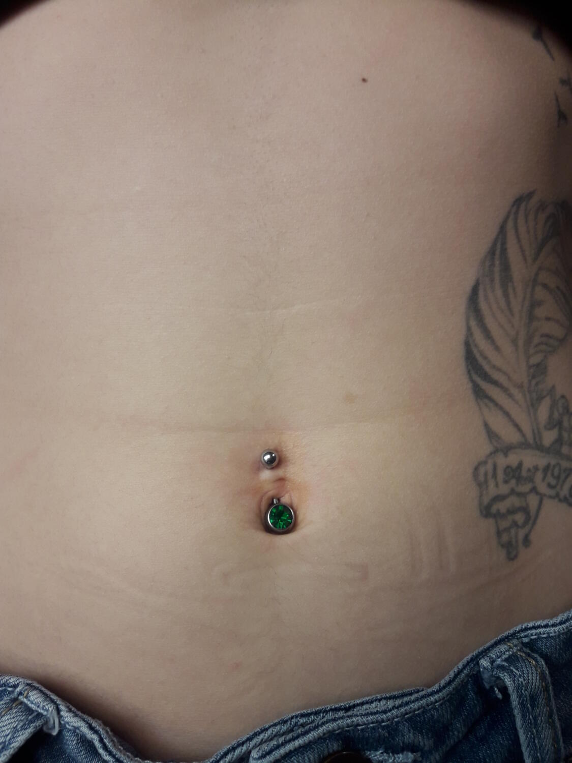 piercing au nombril par Dermogenese Tattoo piercing au nombril par Dermogenese Tattoo