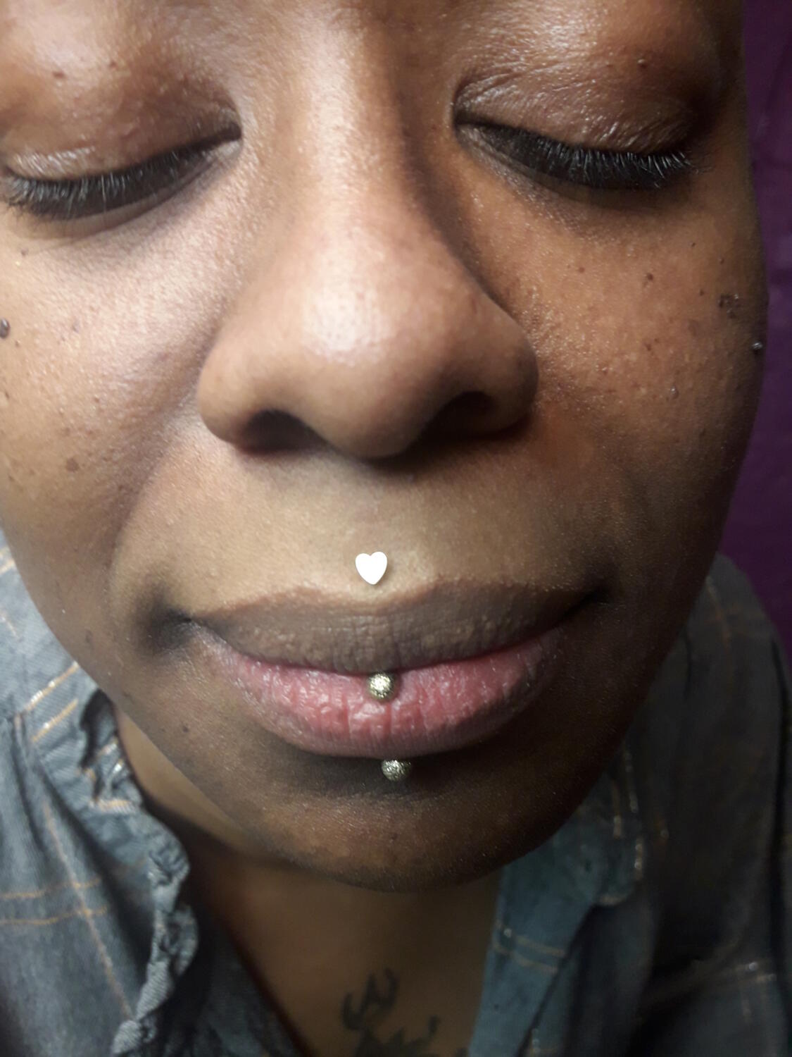 piercing medusa + labret vertical par Dermogenese Tattoo piercing medusa + labret vertical par Dermogenese Tattoo