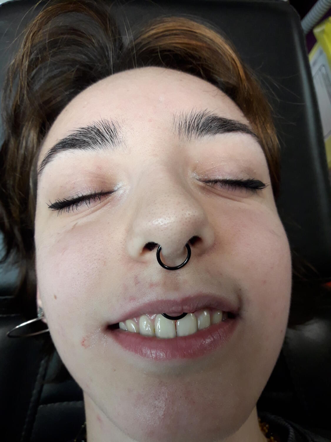 piercing septum + smiley par Dermogenese Tattoo piercing septum + smiley par Dermogenese Tattoo