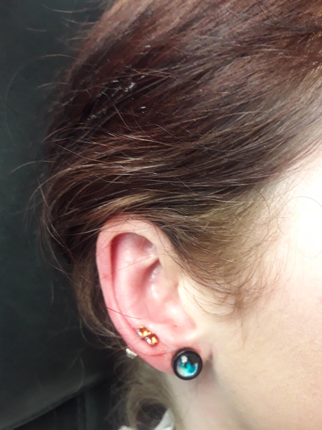 piercing double quatrième trou par Dermogenese Tattoo piercing double quatrième trou par Dermogenese Tattoo